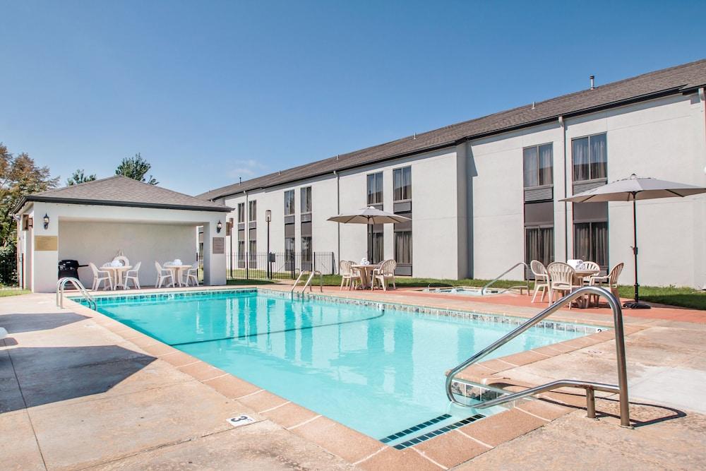 Greenstay Inn & Suites Court View Springfield Exterior photo